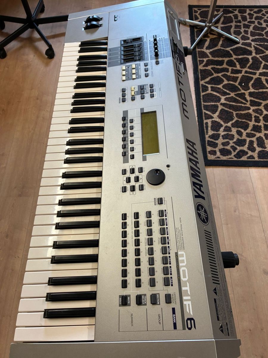 Yamaha Strumenti musicali: Yamaha Motif 6 Synthesizer Workstation – Usato da Buttwil venduto da wood16leu 1
