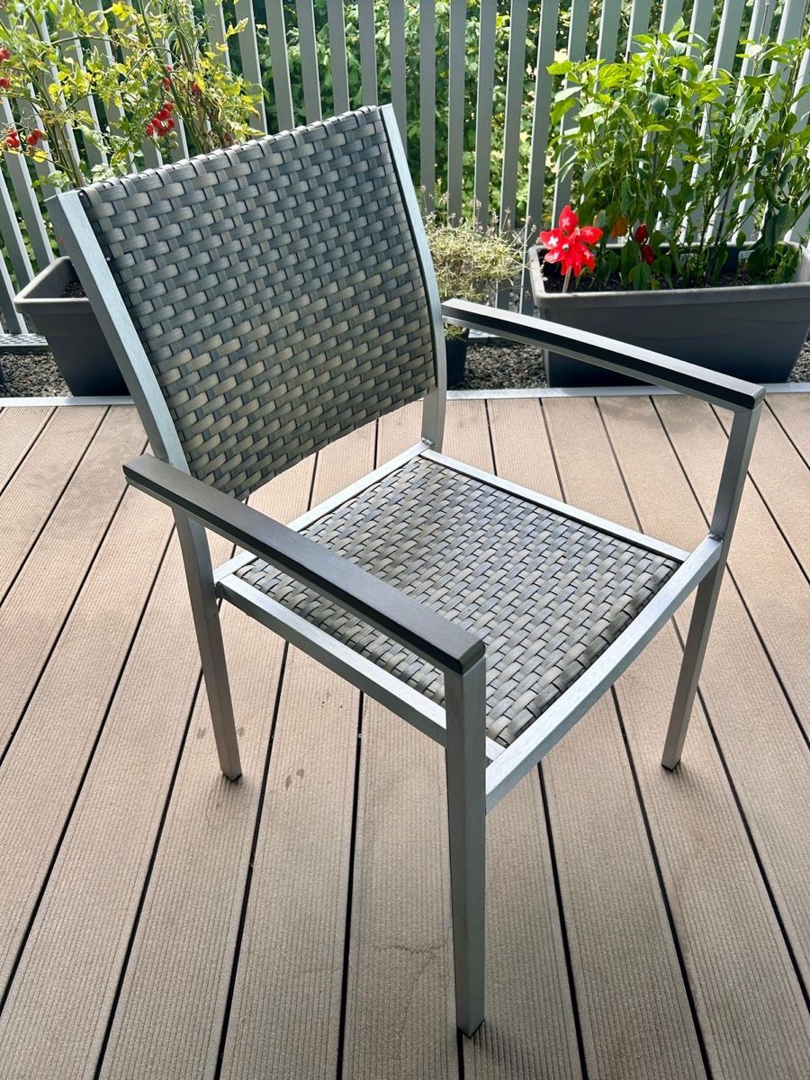 Tables: Gartentisch inkl. 4 stapelbaren Stühlen – D'occasion à Boll par MariAebi 1