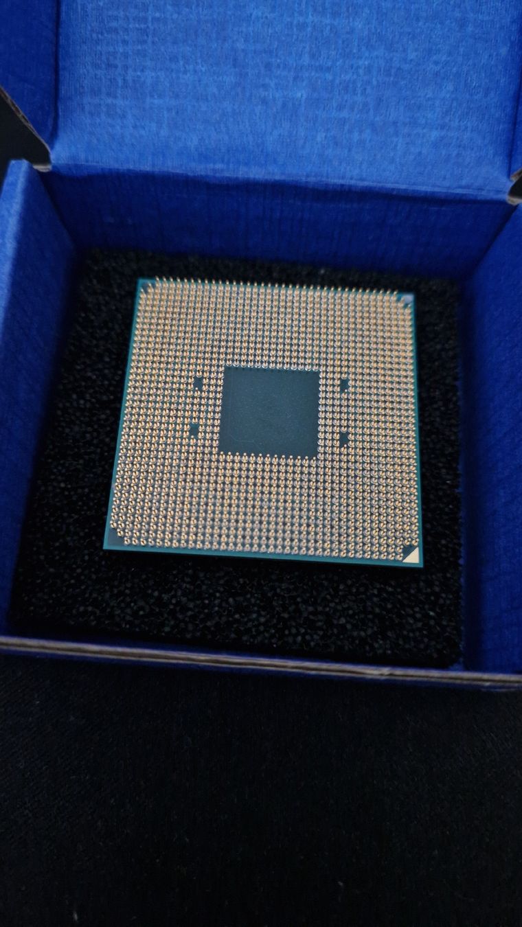 Amd Componenti elettronici: AMD Ryzen 7 1700x – Usato da Genève venduto da keenan121 1
