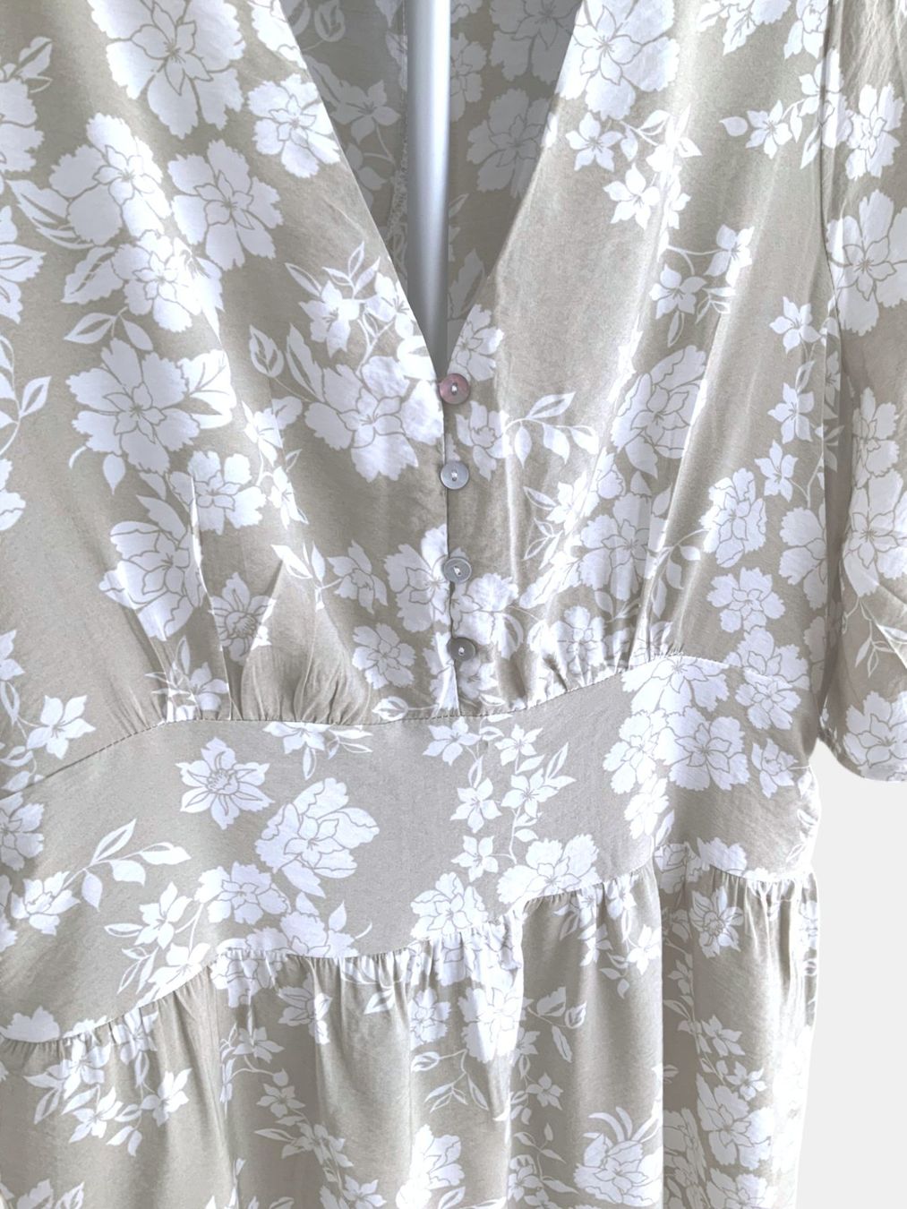 Kleider: Beige Weiss Floral Kleid Gr: L – Gebraucht aus Meilen von MaisonSelect 4