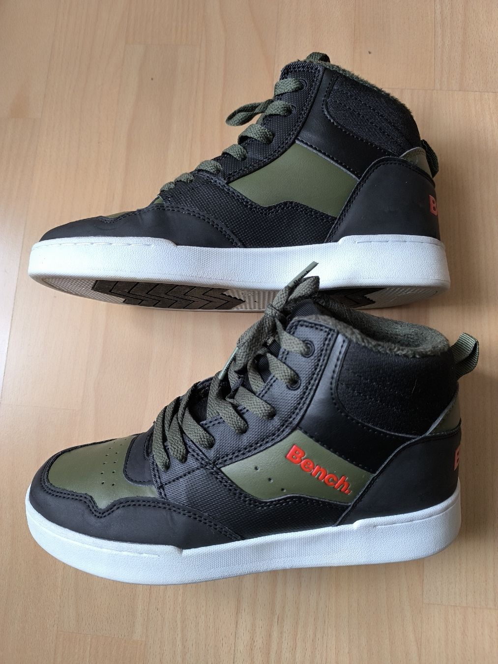 Bench Scarpe da uomo: Neuer Turnschuh von Bench Gr.38 – Nuovo (secondo la descrizione) da Oberdiessbach venduto da Zwerg82