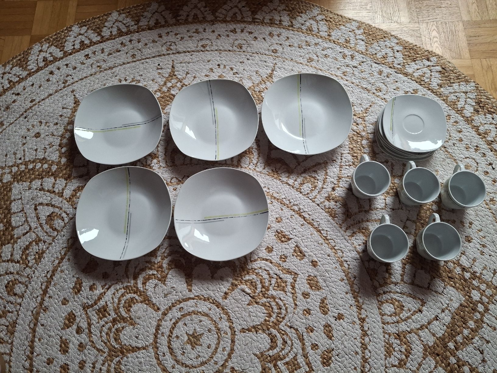 Set di piatti: Geschirr – Usato da Zwingen venduto da Borer1998