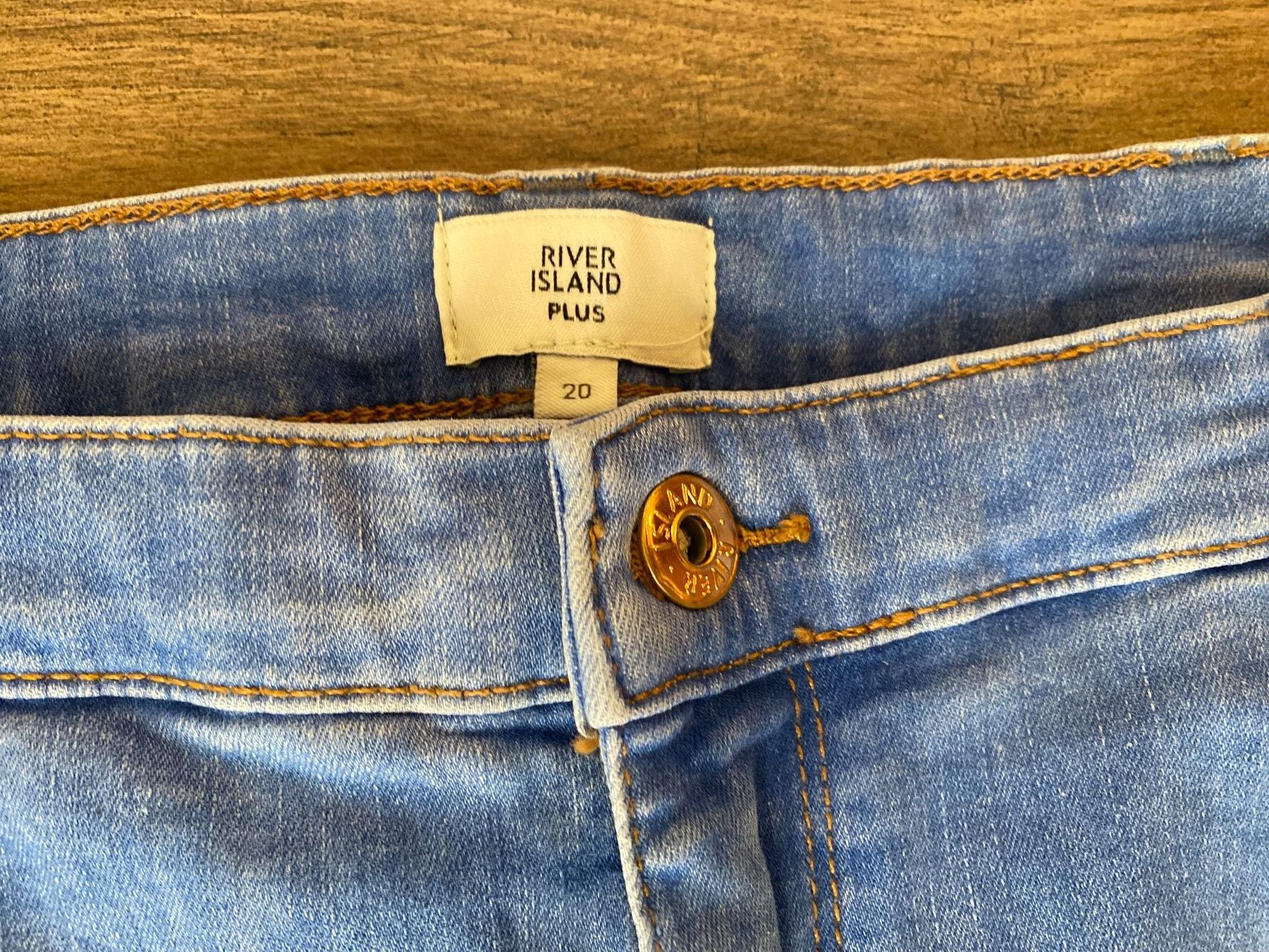 Jeans: River Island Jeans Distressed-Look Regular hellblau Gr. 46 – Usato da Pratteln venduto da a23_j2gs 9