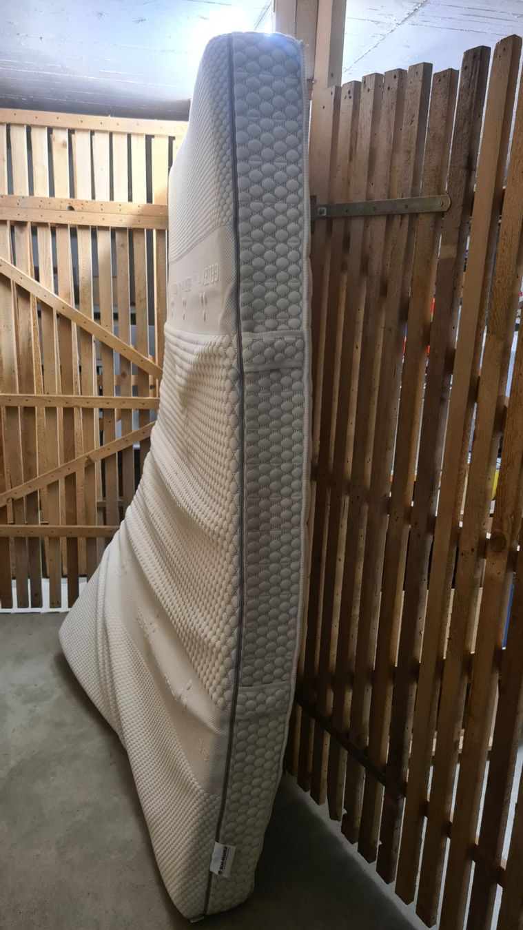 Materassi: Gut erhaltene Matratze 140×200 – Usato da wettswil venduto da Rene166