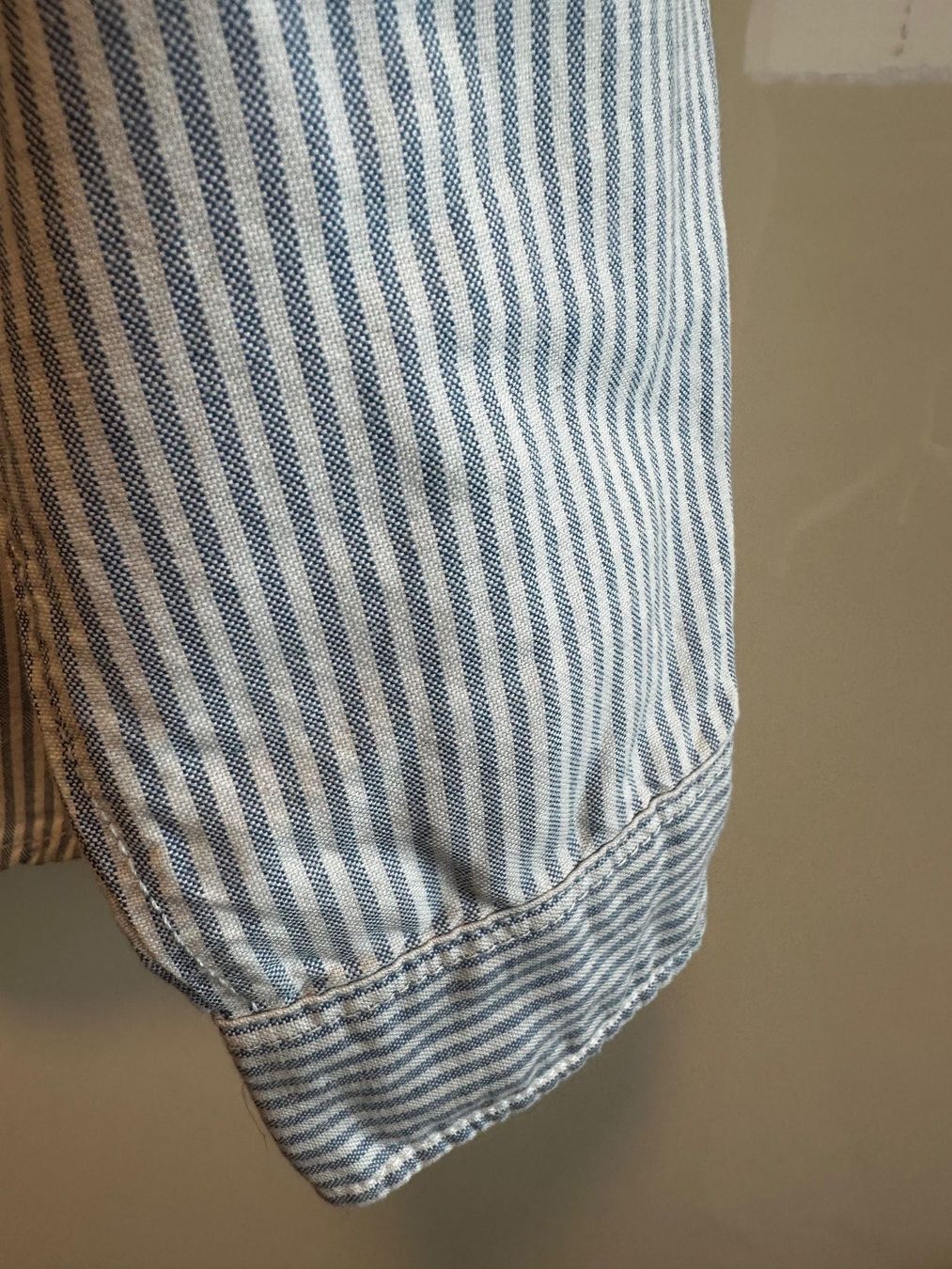 H&M Chemises, T-shirts & Polos: H&M Hemd weiss/blau Gr. 152 – D'occasion à Sissach par tapasu 1