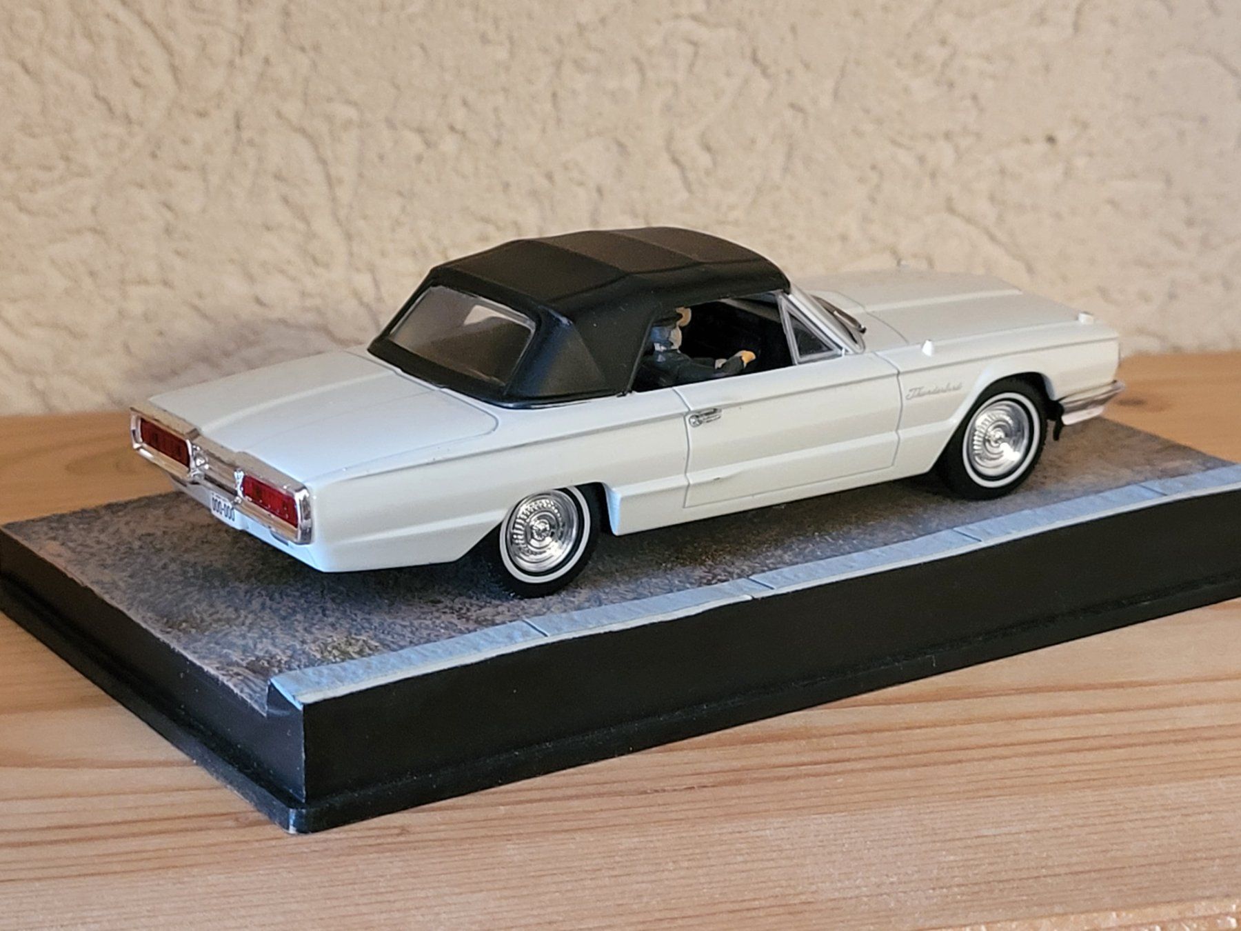 Ford Modellini d'auto: Auto 1:43 - Ford Thunderbird - Diorama James Bond 007 – Nuovo (secondo la descrizione) da Payerne venduto da tintin08 4