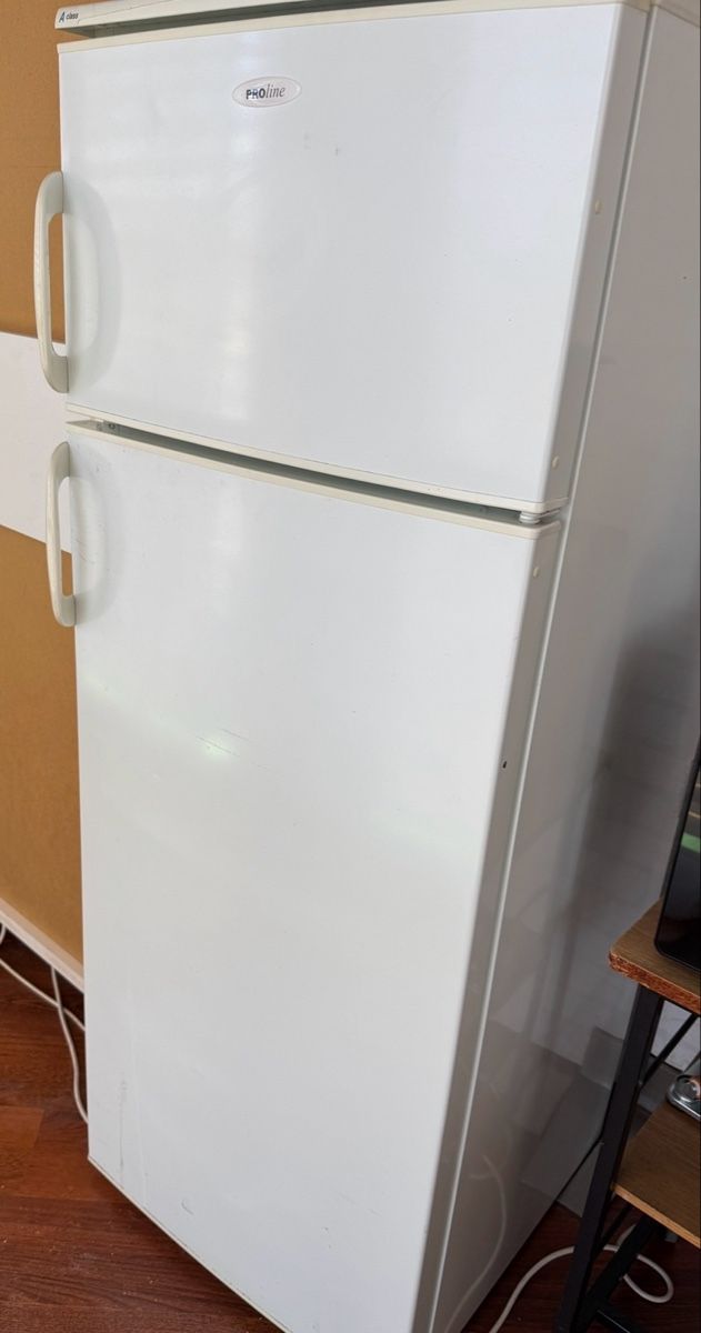 Kühlschrank: Réfrigérateur Pro Line – Gebraucht aus Clarens von lollipop74