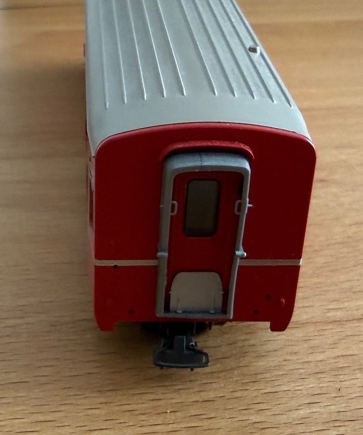Bemo Modellini di ferrovie: Bemo RhB D 4211 Gepäckwagen rot – Usato da Samedan venduto da Gischpel25 3