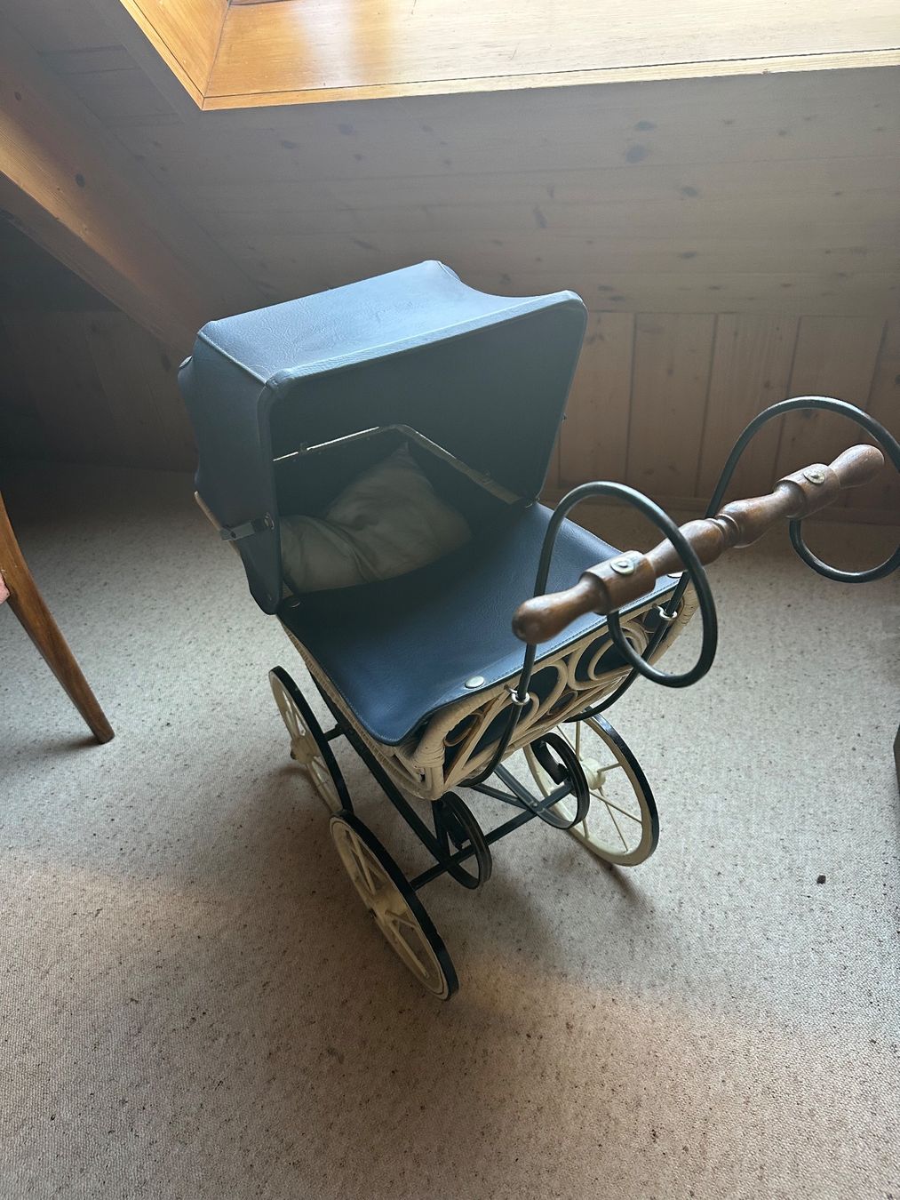 Puppenwagen: Antiker Puppenwagen – Gebraucht aus Nuglar von myqp 1