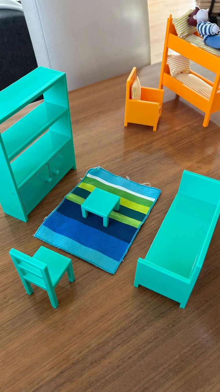 Ikea Case e mobili per bambole: IKEA Puppenhaus Möbel Set mit Figuren – Usato da Müllheim Dorf venduto da jeney9 8