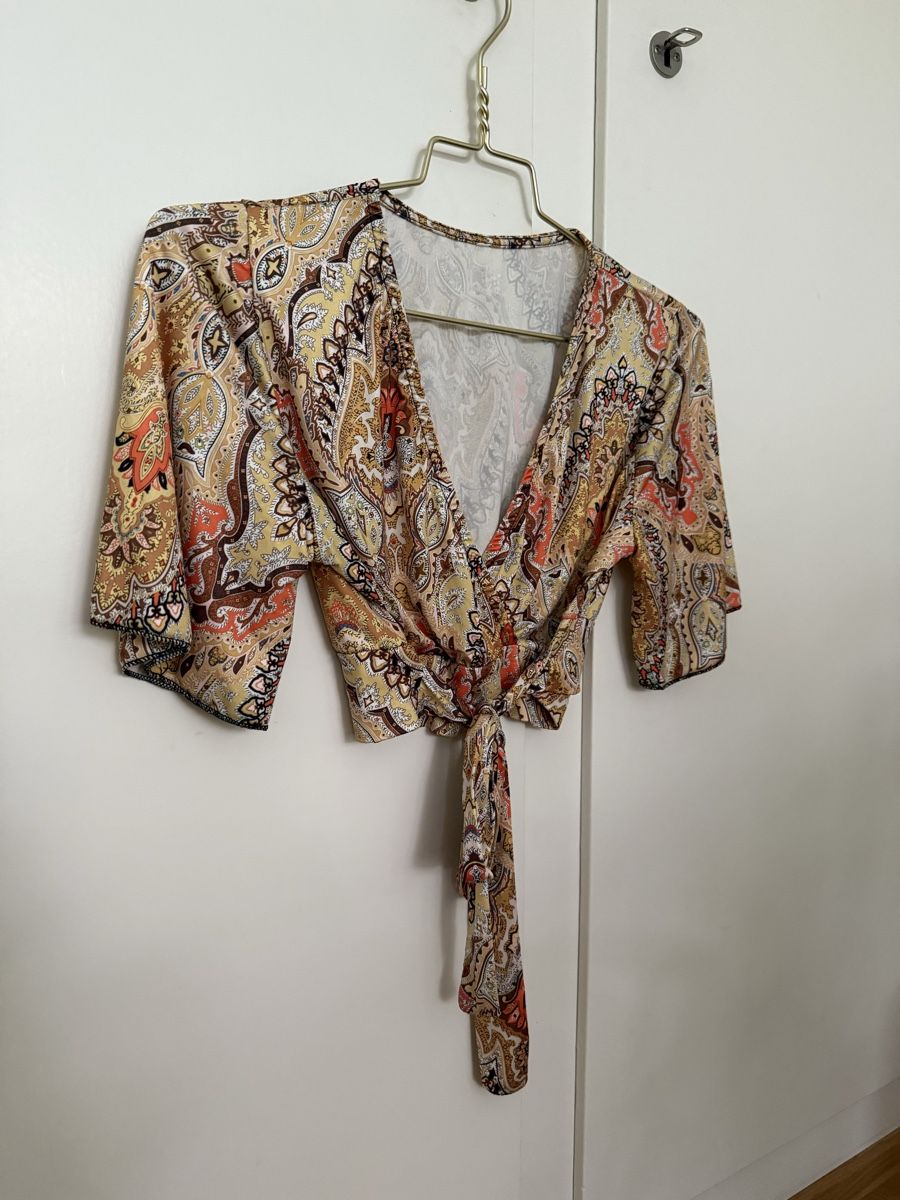 Top: Flowered crop top in beach fabric NEW – Nuovo e nell'imballaggio originale da Zürich venduto da eve_m2gr