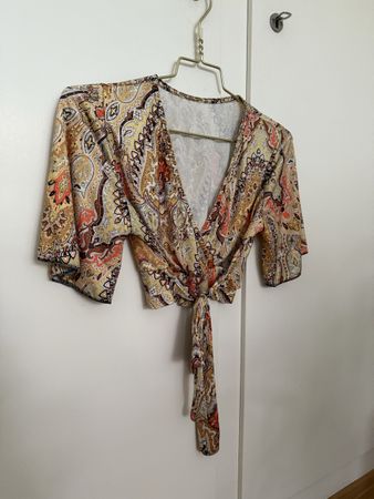Flowered crop top in beach fabric NEW