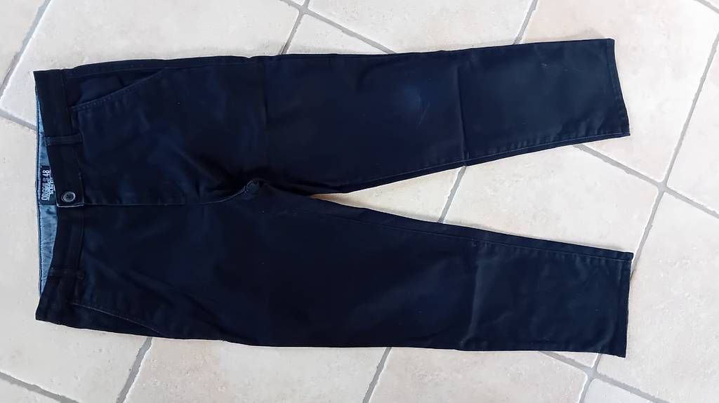 H&M Pantaloni: Pantalon chino noir / 152 – Usato da Juriens venduto da Twist03