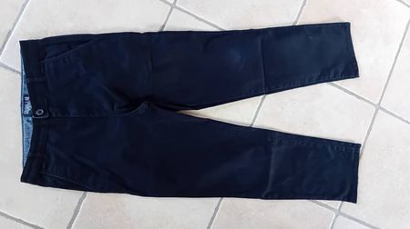 Pantalon chino noir / 152