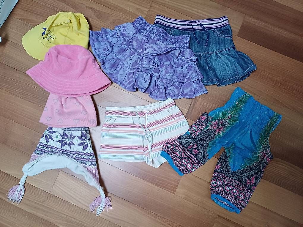 Lotti & Set di vestiti: 43teiliges Kleider Set, Gr. 110/116, Mädchen – Usato da Fehraltorf venduto da Sato01 1