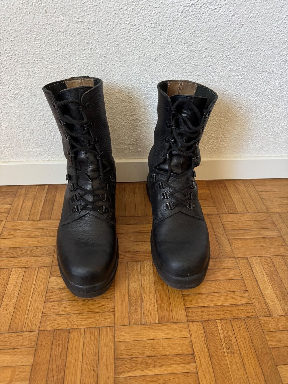 Schweizer Armee Scarpe da uomo: Militär Stiefel CH Gr 44 – Usato da frauenfeld venduto da pipi018