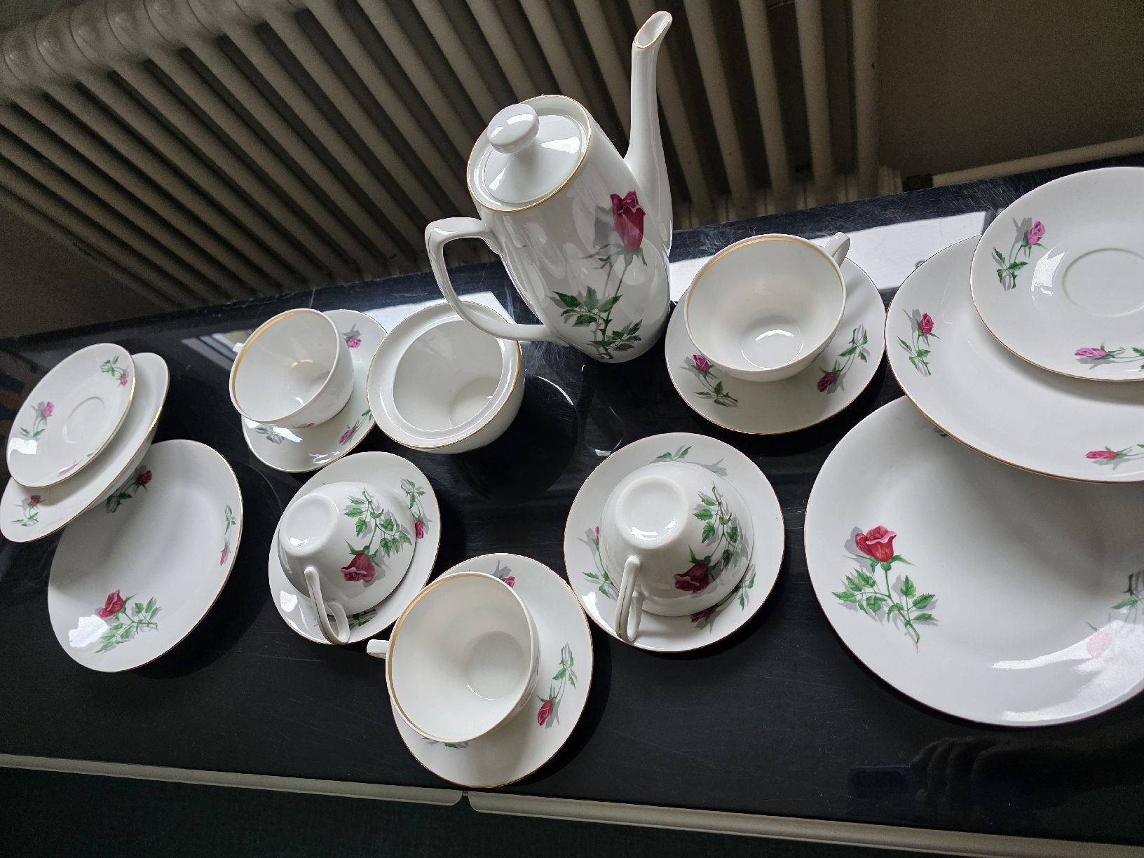 Set di piatti: Kaffee oder Tee set für 5 Personen – Usato da Basel venduto da soomer