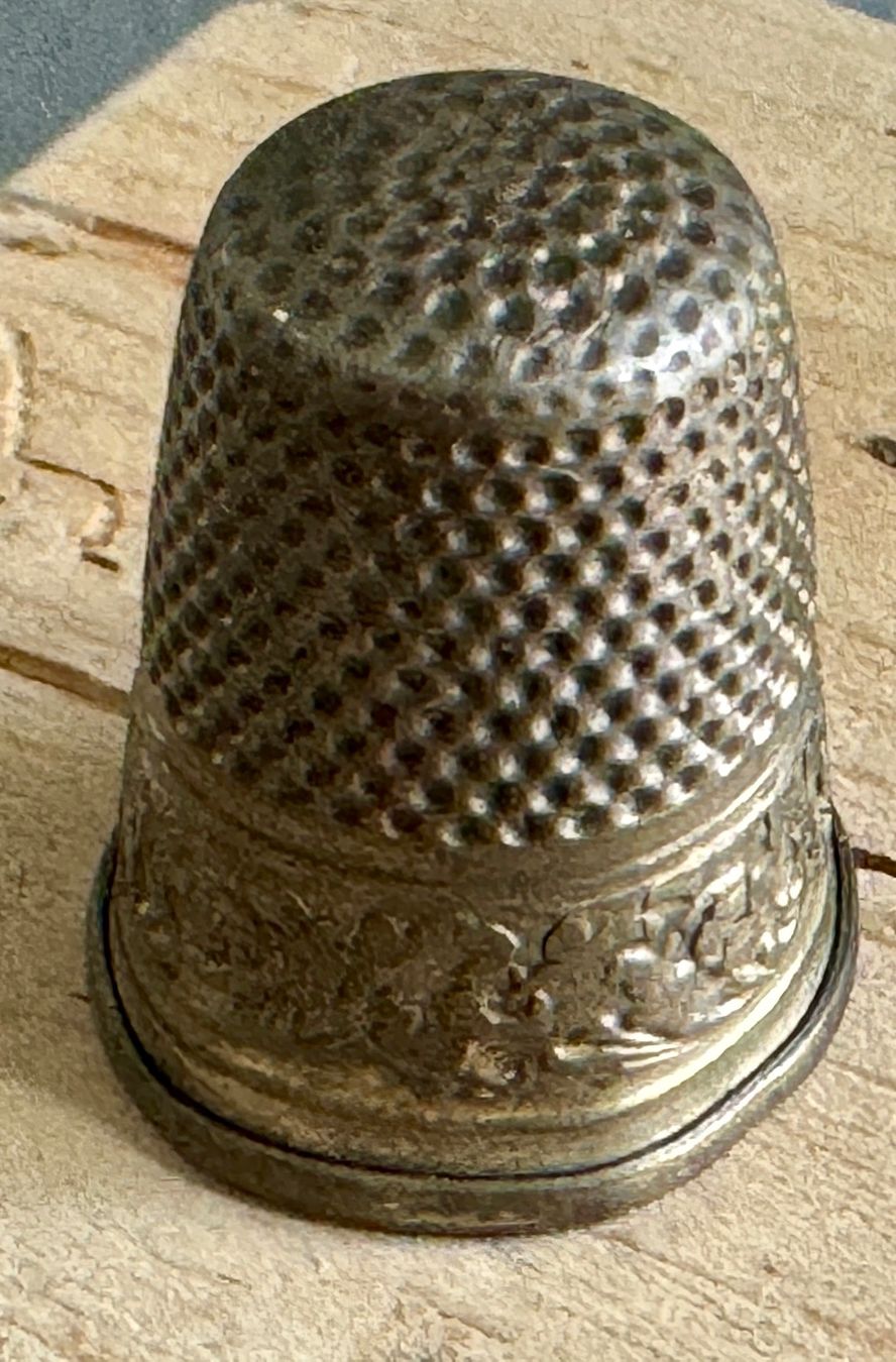 Ditali: Antiker Fingerhut mit Muster – Usato da Rothrist venduto da Luckywinner 3