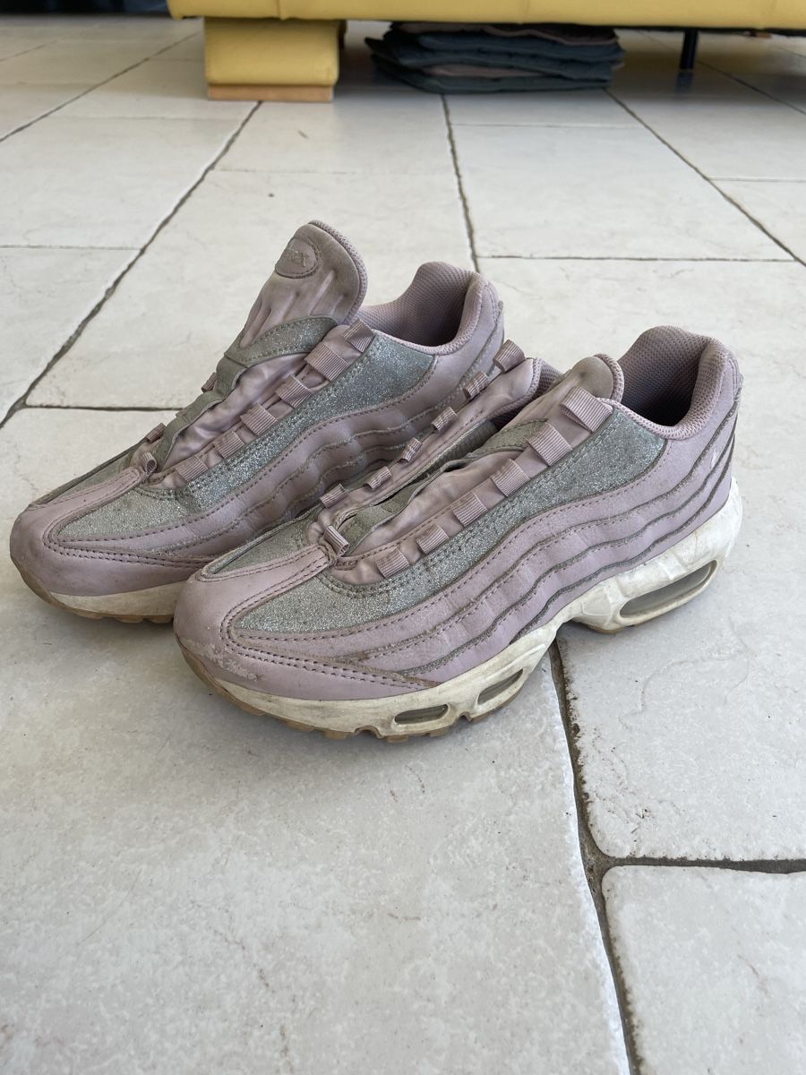 Nike Scarpe da donna: Paire de Nike – Usato da Lavigny venduto da Lea_9rxv