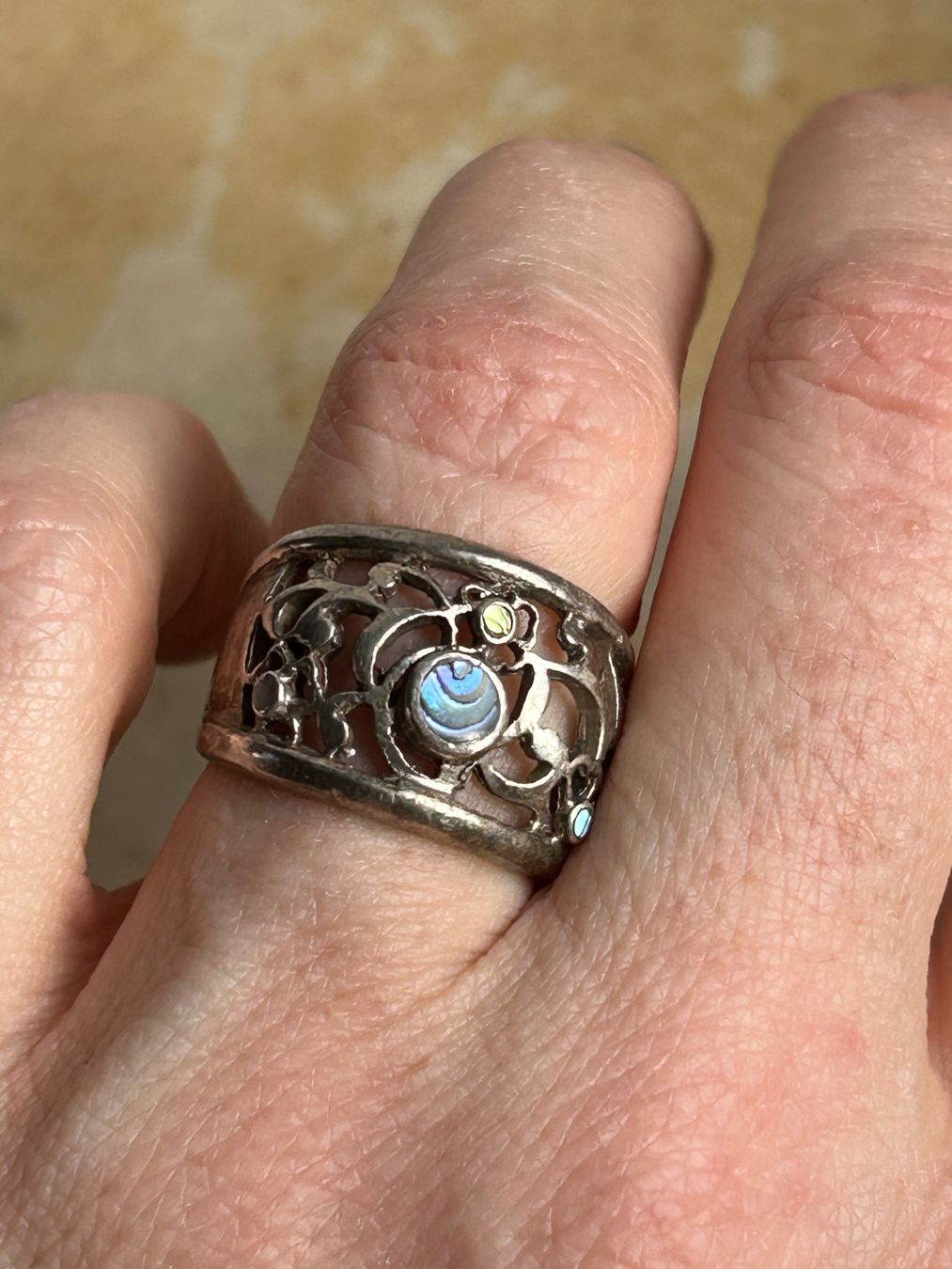 Ringe: Silberring Grösse 52 mit Muschel Einlagen – Gebraucht aus Dittingen von Bellevista