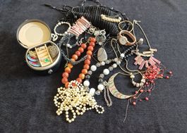 Lot de bijoux vintage et fantasie