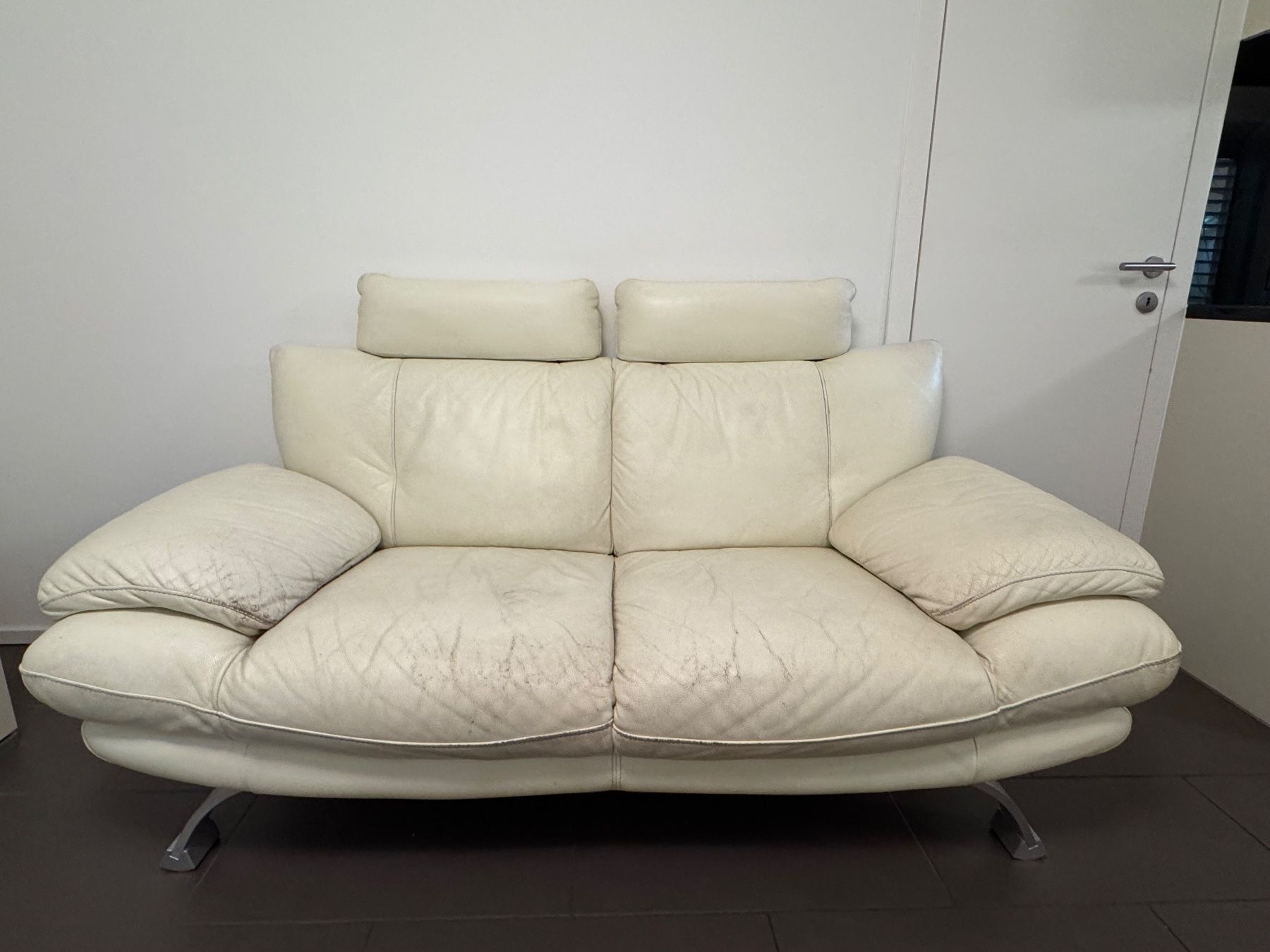 Conforama Sofas: Sofa aus Echtleder 2-Sitzer – D'occasion à Zürich par ThaliaL