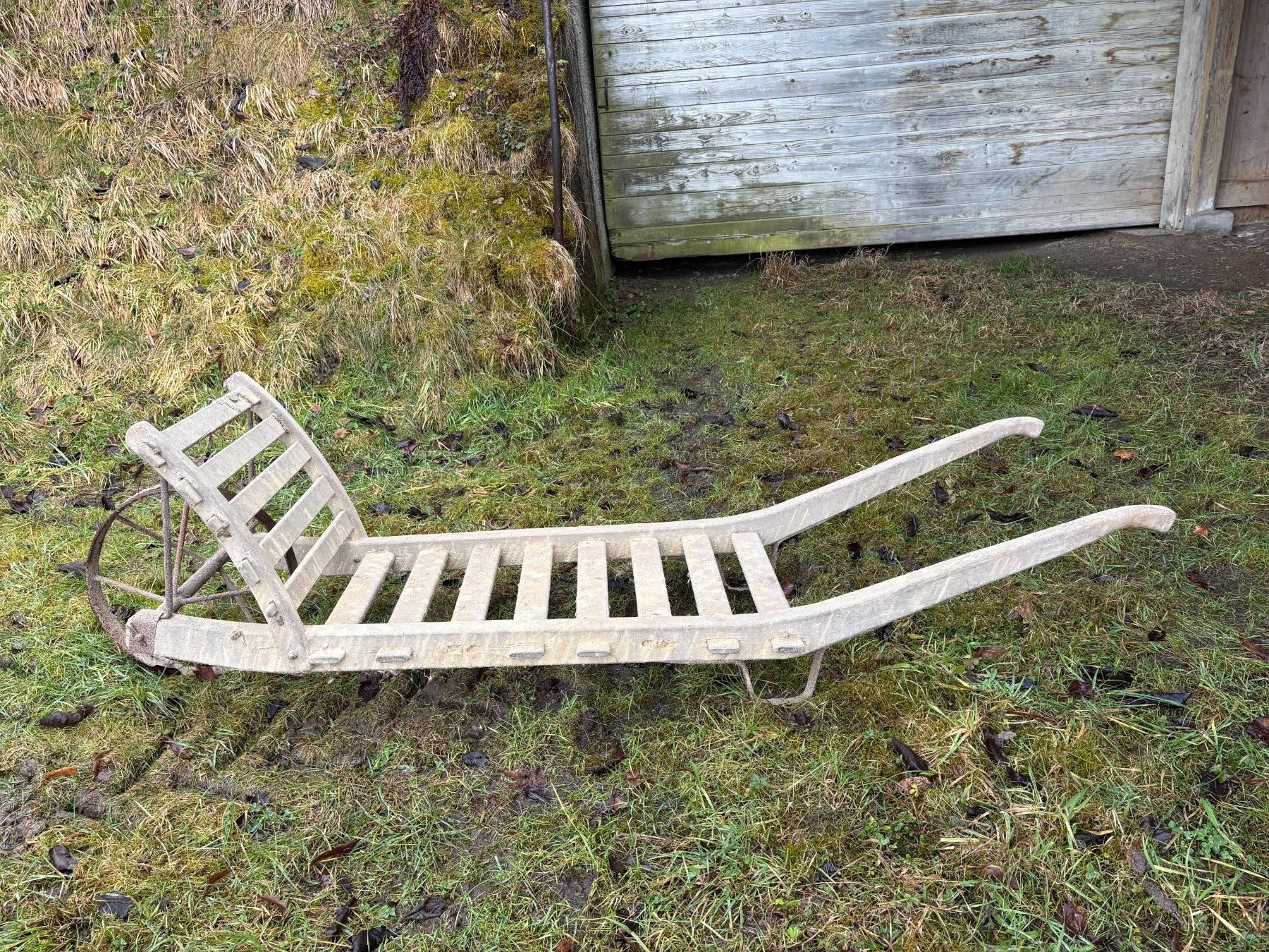 Carriole: Antike Karrette / Holz-Schubkarre – Usato da Mönchaltorf venduto da Tschibi 2