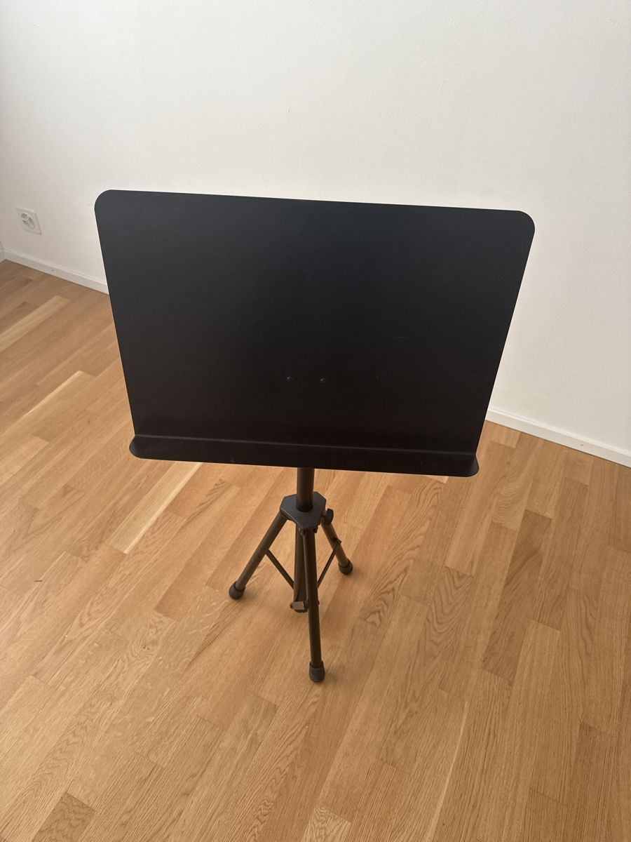 Supporti per strumenti musicali & leggii: Black Music Stand – Usato da Zürich venduto da okarioto