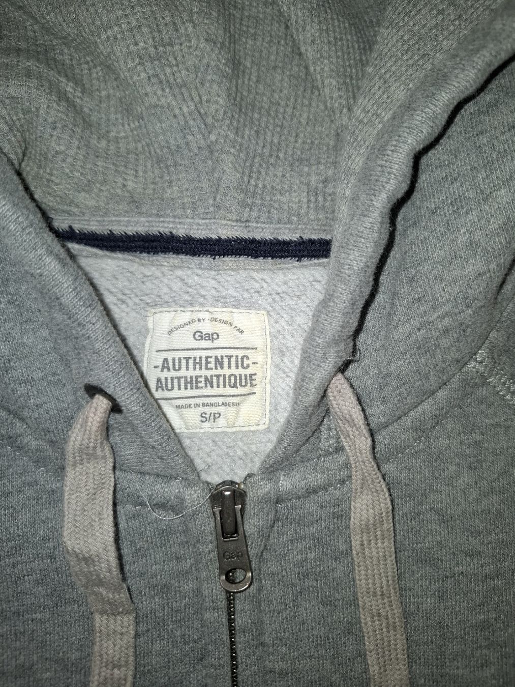 Gap Vestes: GAP hoodie zippé logo gris taille S – D'occasion à Le Locle par sAm_2112 1
