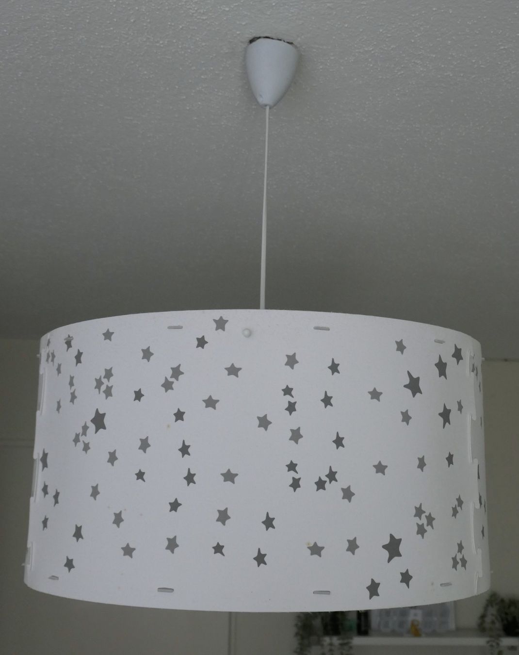 Lampade: Hänge-Lampe weiss mit Sternen – Usato da St. Gallen venduto da schewi76