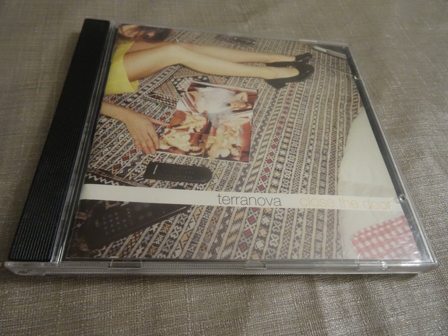 CD: Terranova - Close the Door - CD – Usato da Olten venduto da Disc-Ausverkauf