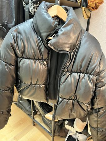 Zara Pufferjacke schwarz Grösse M gebraucht