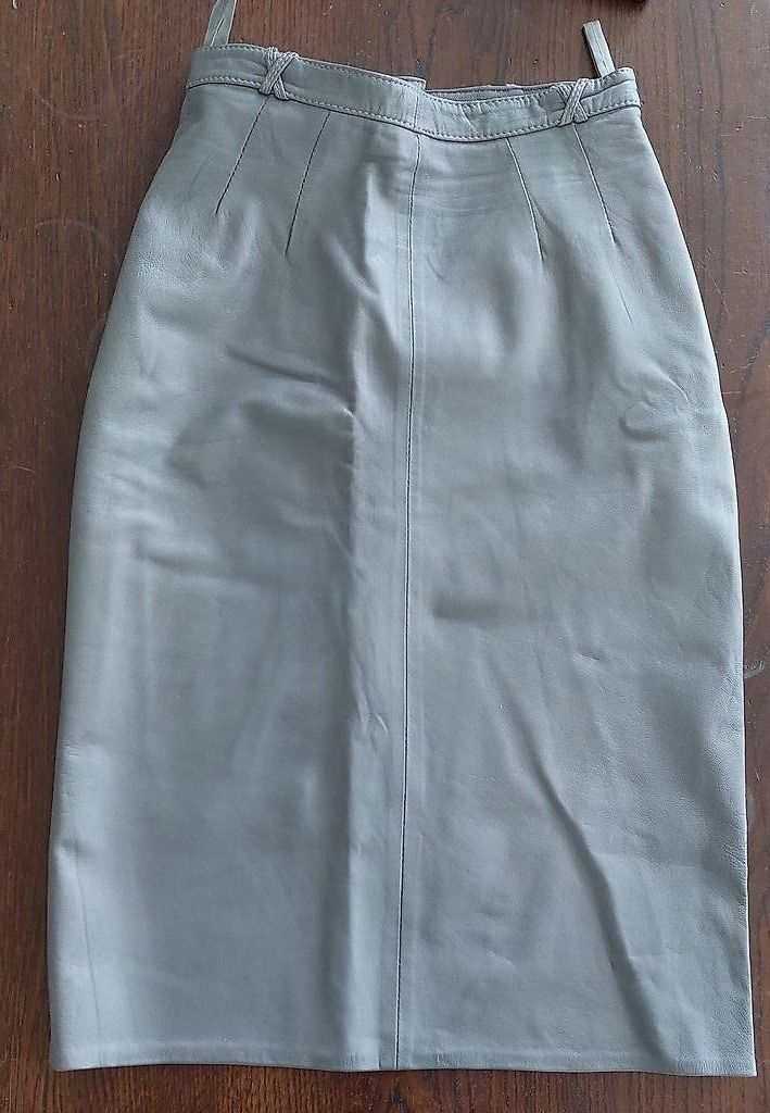 Gonne: Jupe en cuir vintage "Swiss Leather Diffusion", taille 36... – Usato da Courtelary venduto da Chauvesouris