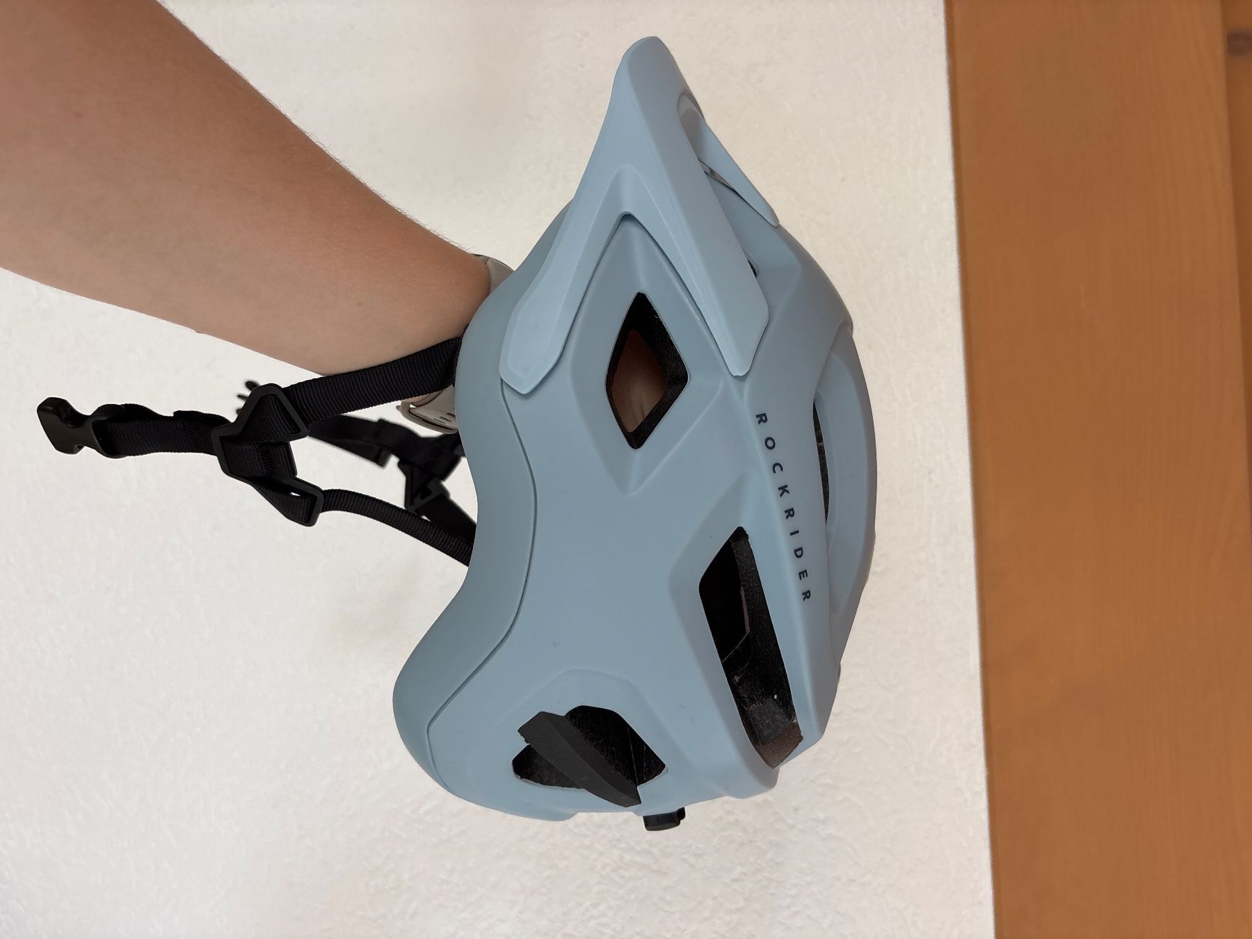 Decathlon Caschi: Casque de vélo avec visière amovible – Usato da Coffrane venduto da cha_h2mp