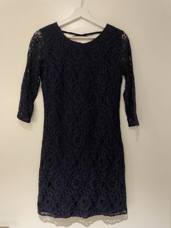 Elegantes blaues Spitzenkleid
