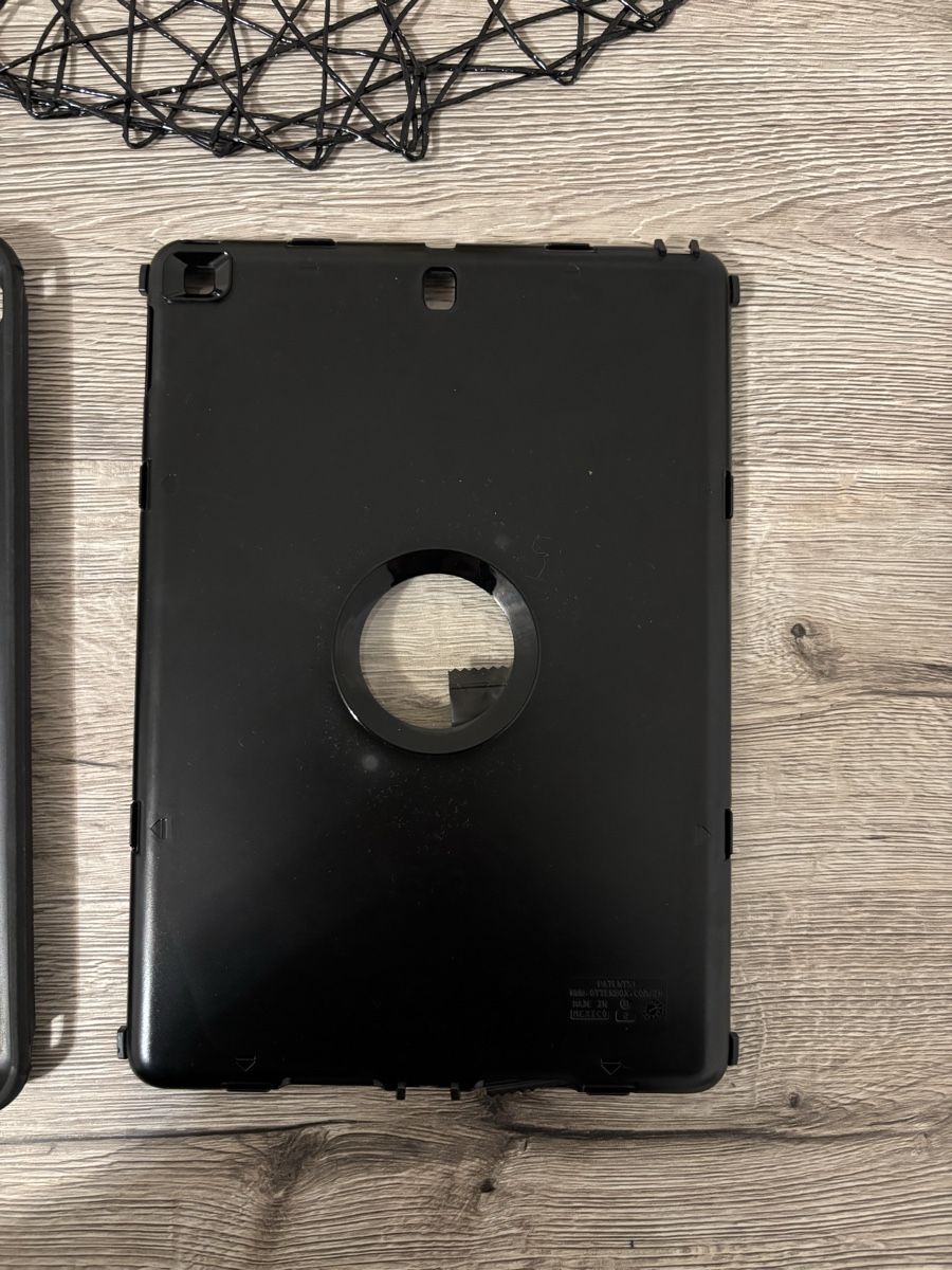 OtterBox Covers & Borse: Coque OtterBox Defender pour iPad 7/8/9ème Génération. – Nuovo (secondo la descrizione) da La Chaux-de-Fonds venduto da DANIELA19961996 2