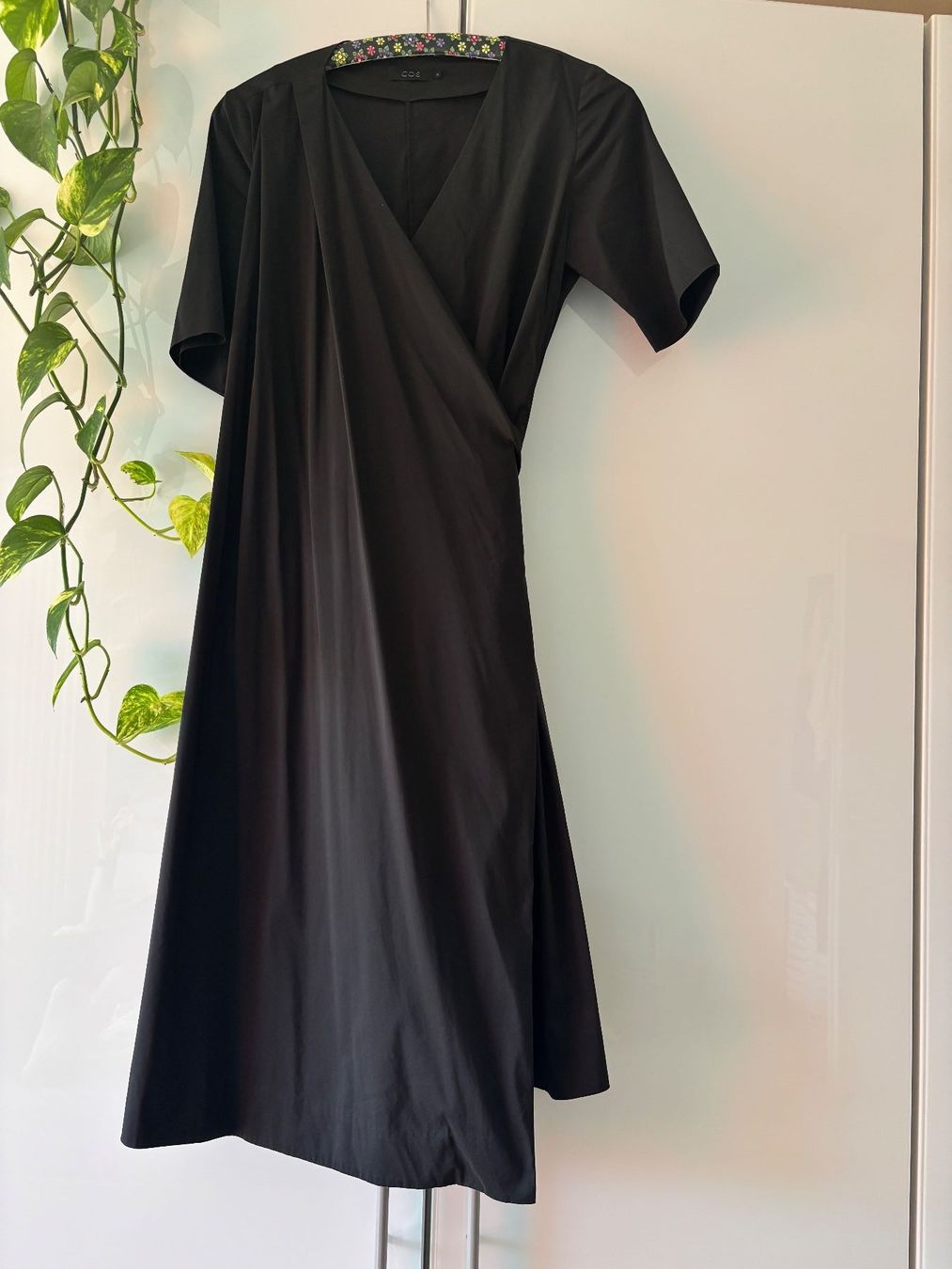 Cos Vestiti: COS schwarzes Wickelkleid Gr. 36 – Usato da Zürich venduto da missmodernage