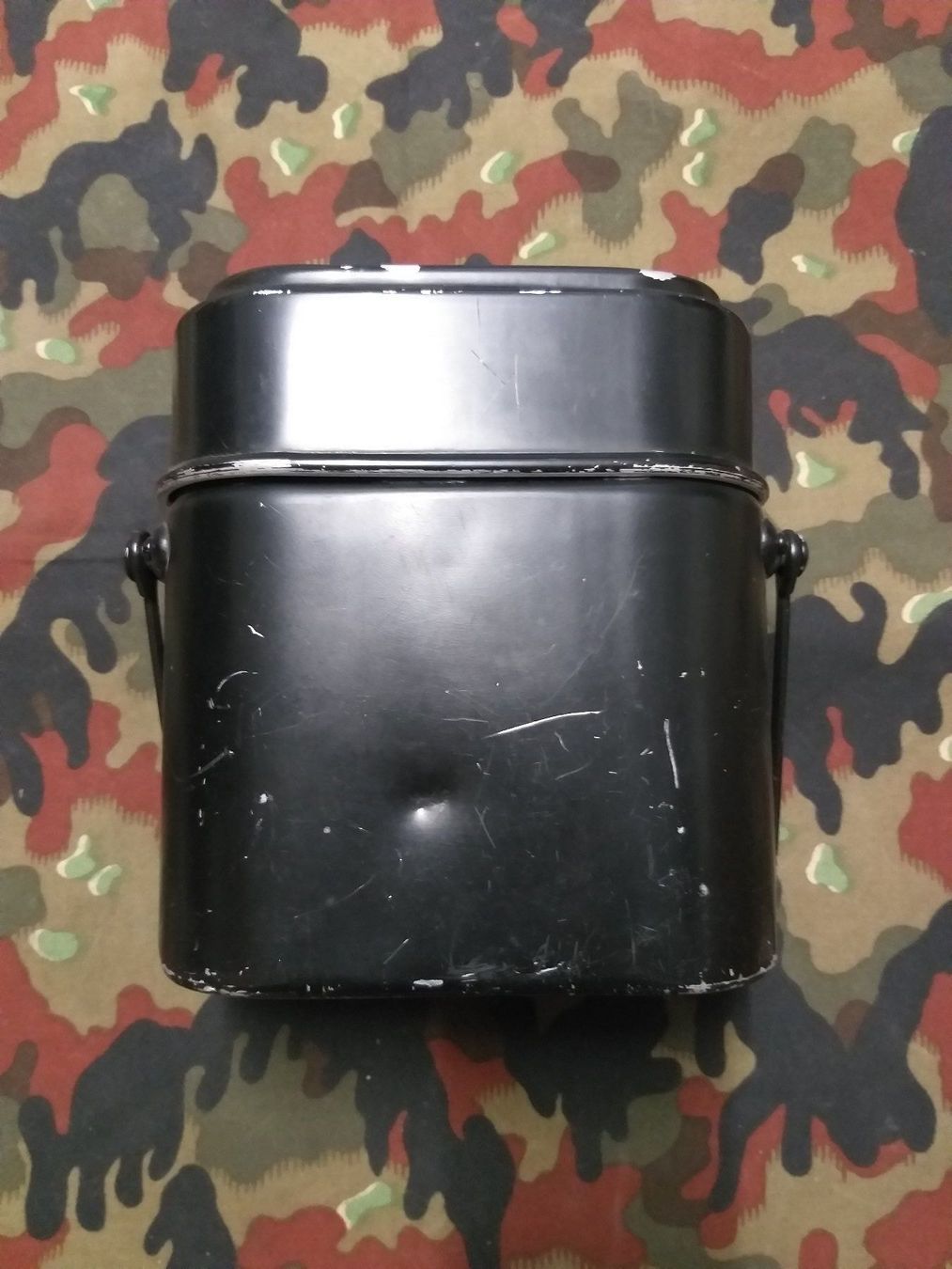 Schweizer Armee Uniformi: Kochgeschirr Mod. 1898/20 schwarz 1983 – Usato da Bauma venduto da SwissMilitaria 1