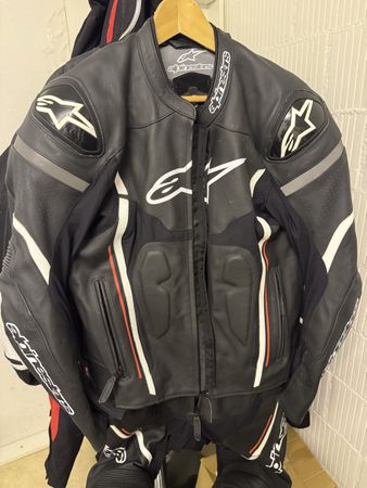Alpinestars Motegi V2 Lederkombi + SMX-6 V2 Stiefel - Top Zu