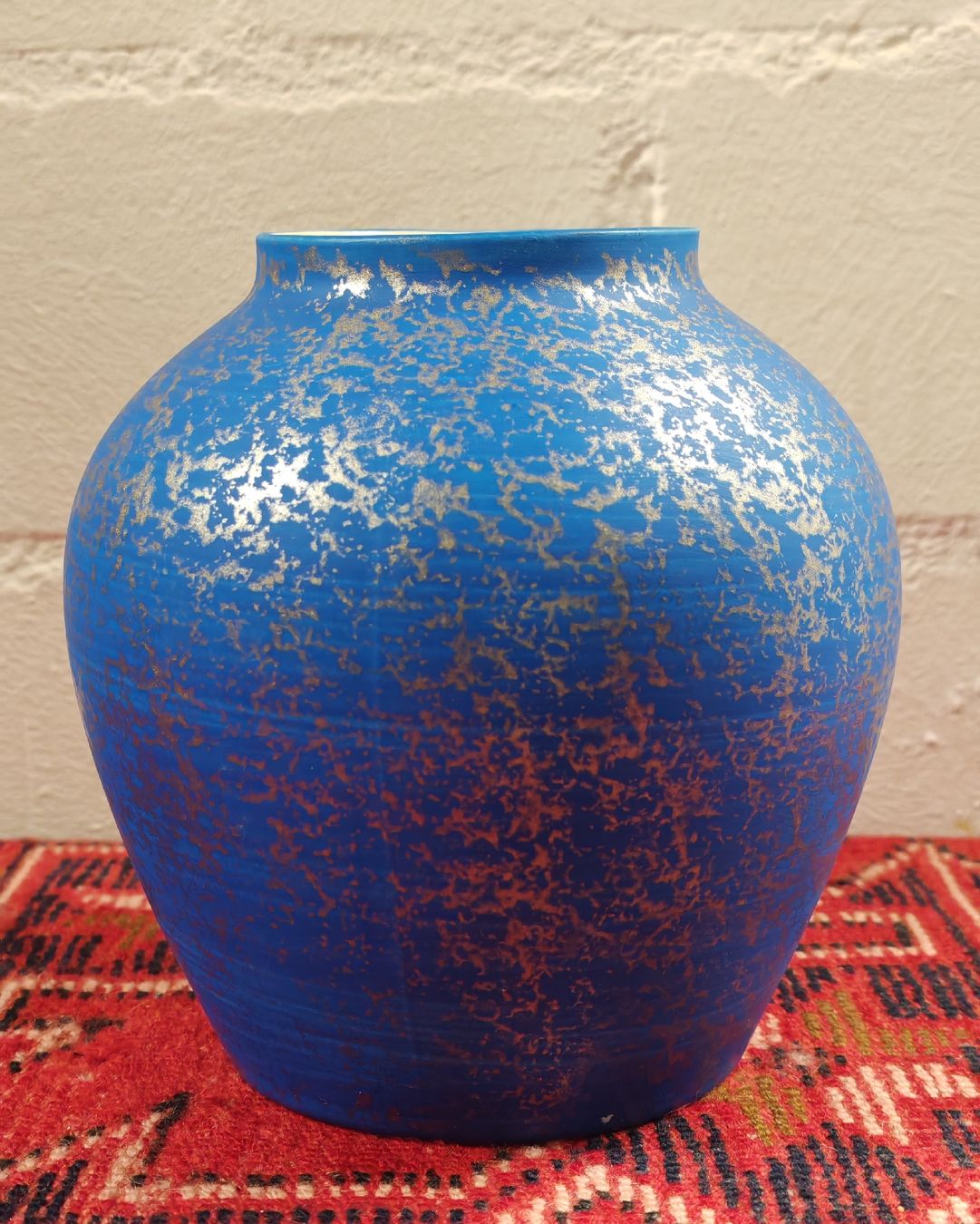 Vasi & Recipienti: Blaue Blumenvase mit Goldmuster, ca 19cm hoch – Nuovo (secondo la descrizione) da Rheinsulz venduto da Dred 1