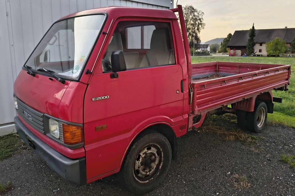 Mazda Nutzfahrzeuge: Mazda E2000 Pritsche mit 1.7 Tonnen Nutzlast – Gebraucht aus Buch b. Frauenfeld von Hoebberreal 2
