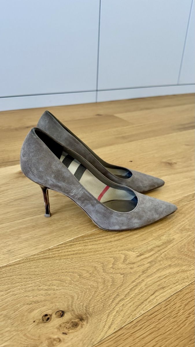 Burberry Scarpe da donna: Burberry Suede Heels, Size 38.5 – Usato da Dübendorf venduto da Pink.Blue