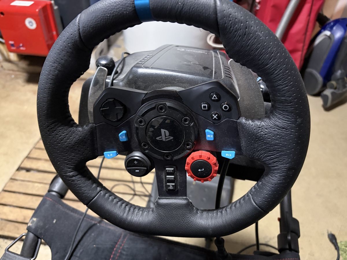 Logitech Controller: Logitech G29 Driving Force mit Sitz Challenge 59 – Usato da Allschwil venduto da TomasUchiha