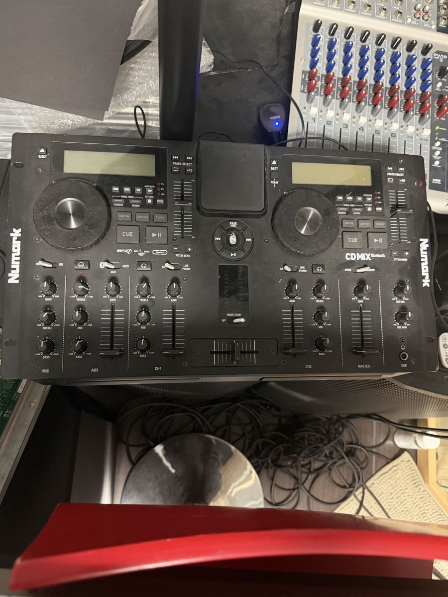 Numark Console di mixaggio: Numark Doppel CD / bluetooth Mixer  – Usato da Rottenschwil venduto da Ribarski