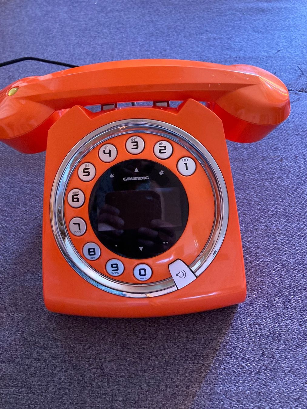 Grundig Telefoni: Grundig Sixty Everywhere, Orange – Usato da Zürich venduto da onuba