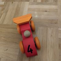Holzspielzeug Auto "4" - Robust und bereit für Kinder!