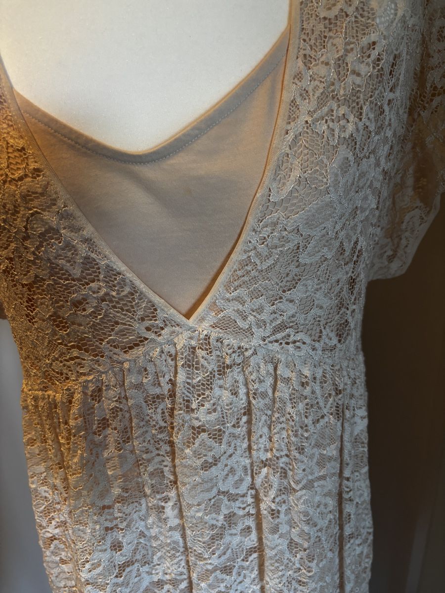 Kleider: Kleid Spitze beige Grösse M – Gebraucht aus Salenstein von Silly...0 1