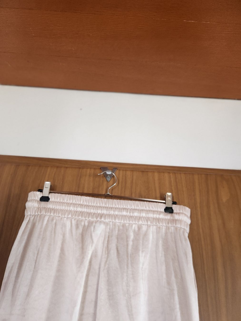 Marc Cain Pantaloni: Pantalon MARC CAIN taille 40  satin – Usato da Niedergösgen venduto da Eva2410 4
