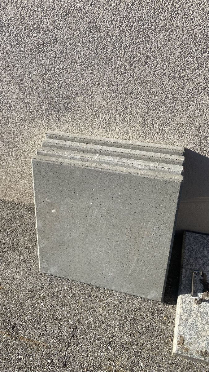 Bodenbeläge: Gartenplatte 50×50×4cm, grau | 4 Stück – Gebraucht aus Wauwil von Shine24