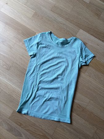Damen Sportshirt in hellblau/türkis XS